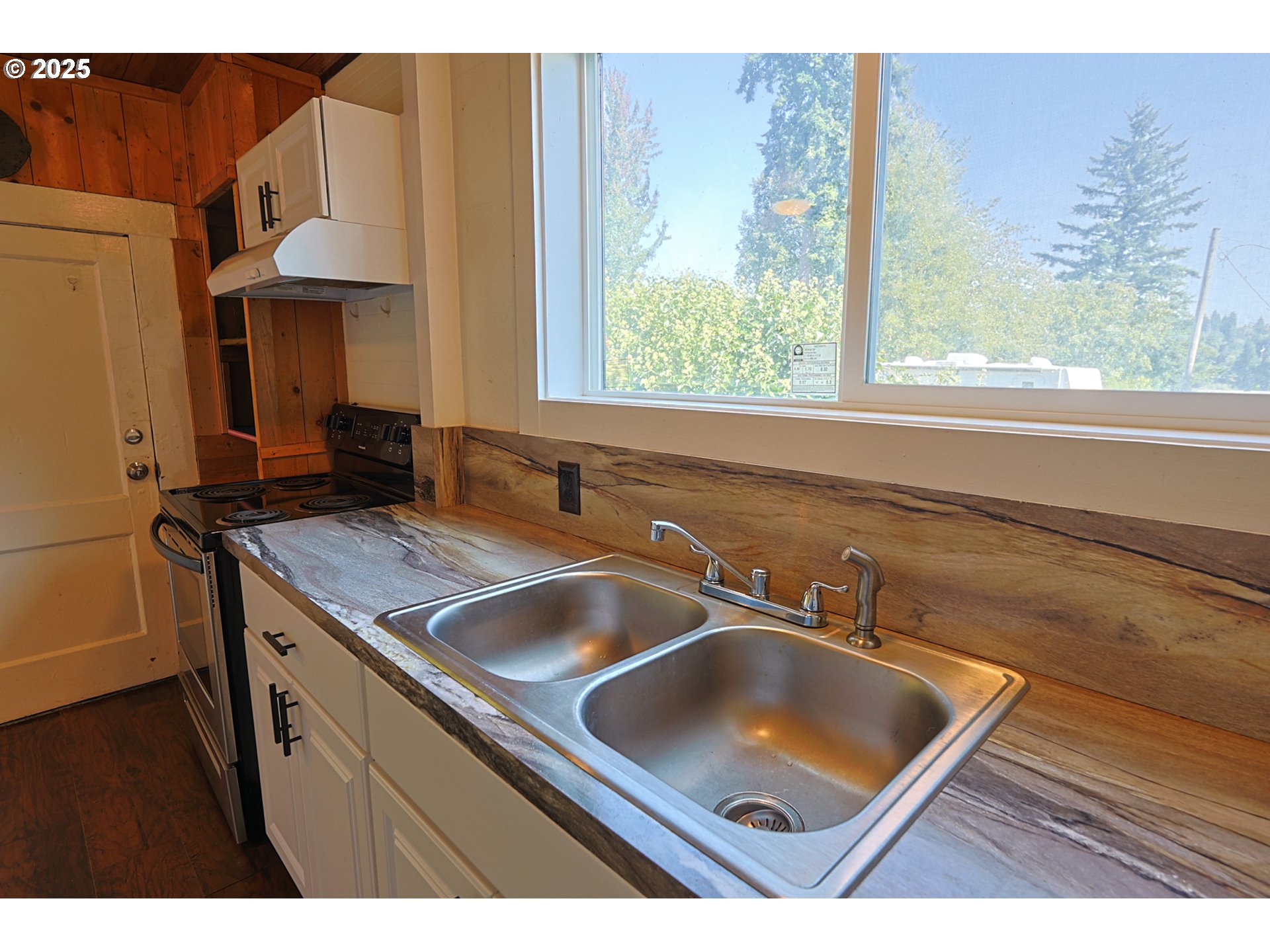 1194 Oregon Avenue Coos Bay, OR 97420 - Photo 14 of 36