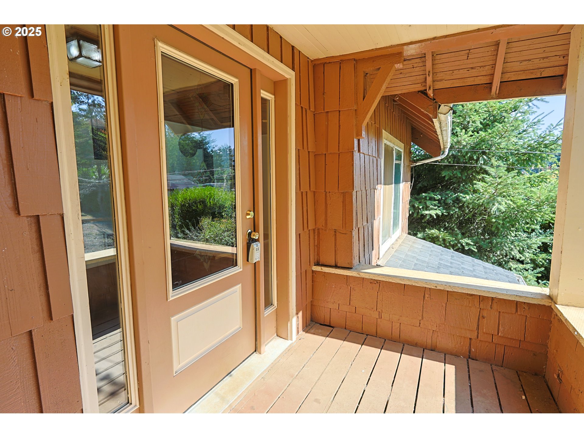 1194 Oregon Avenue Coos Bay, OR 97420 - Photo 5 of 36