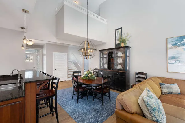 $590,000 | 9 Cottage Green, Ottawa, IL 61350