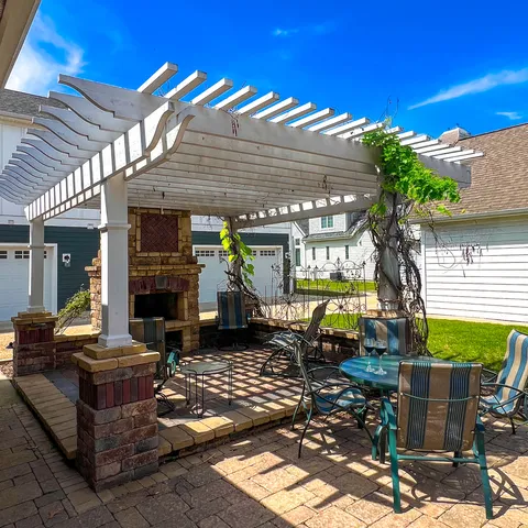 $590,000 | 9 Cottage Green, Ottawa, IL 61350