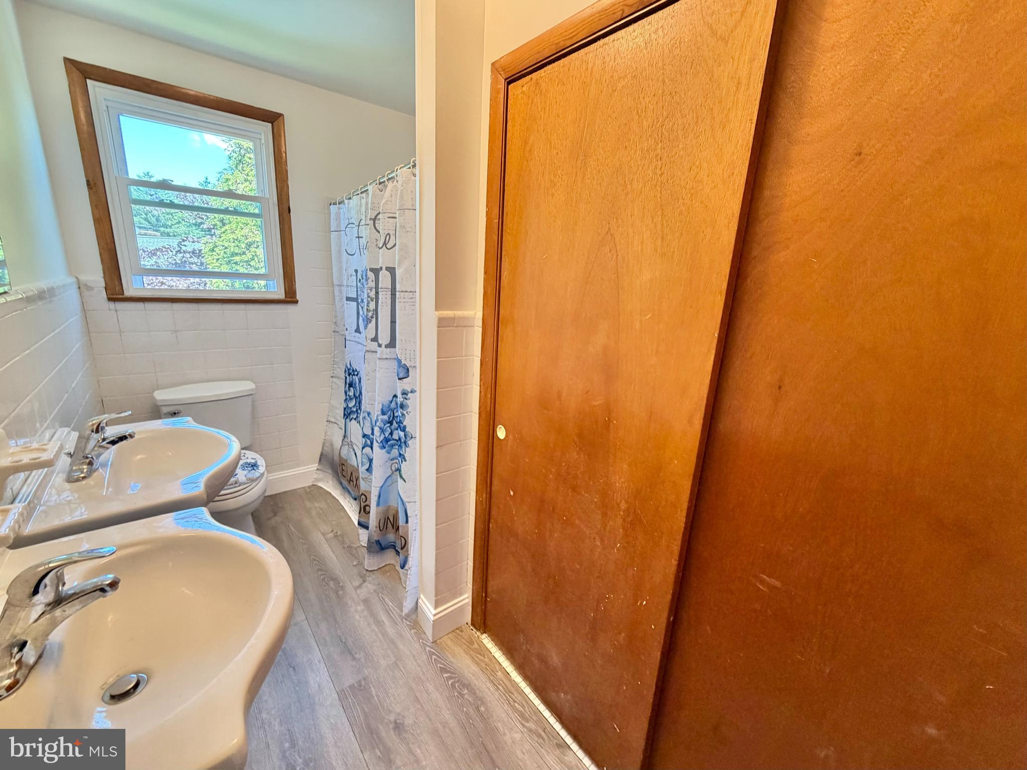 130 Kinsman Road Florence, NJ 08518 - Photo 24 of 36 Upper Floor Bathroom