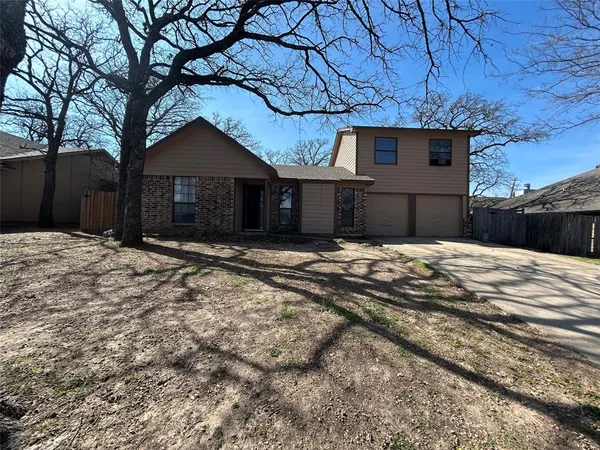 $245,900 | 721 Timberoaks Drive, Azle, TX 76020