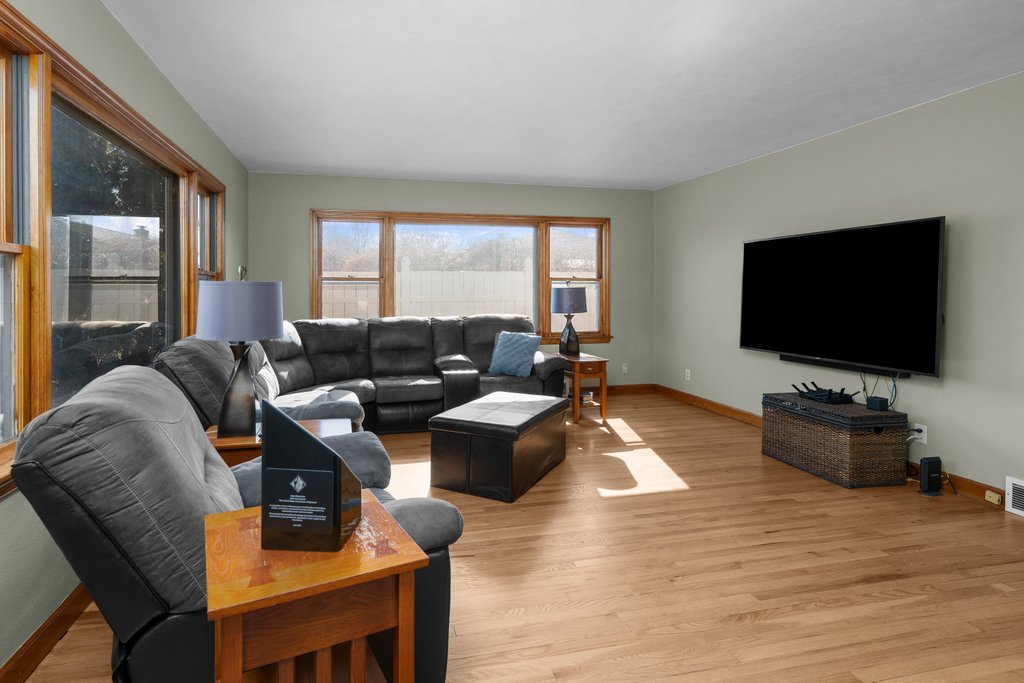 2617 19th Street Moline, IL 61265 - Photo 3 of 36