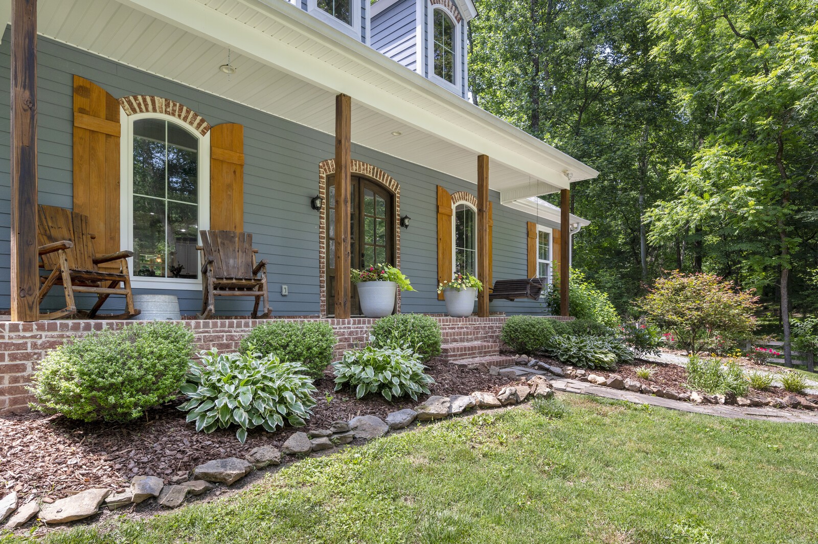 1082 Meeks Cemetery Road Burns, TN 37029 - Photo 3 of 26 a front view of a house with garden