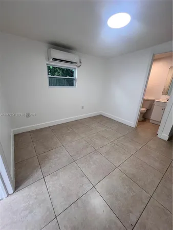$1,250 | 14763 Southwest 173rd Terrace, Unit 1, Miami, FL 33187