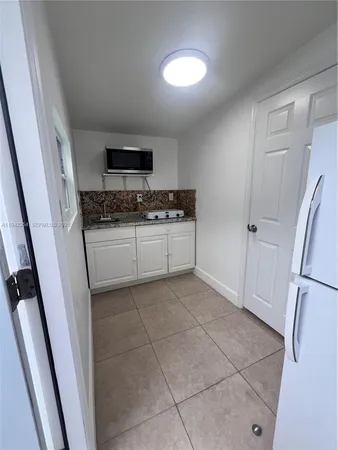 $1,250 | 14763 Southwest 173rd Terrace, Unit 1, Miami, FL 33187