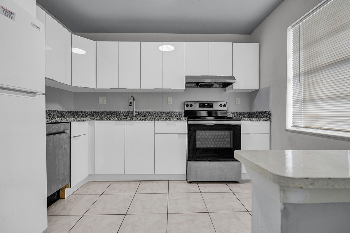 340 Northwest 19th Street, Unit 3080 Boca Raton, FL 33432 - Photo 2 of 15 DSC09446