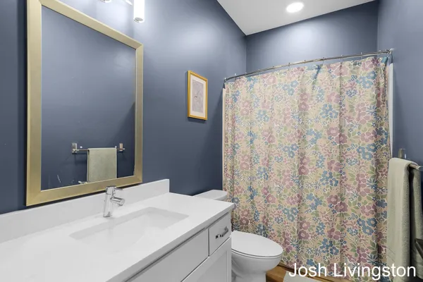 $490,000 | 144 Tamarack Lane Northeast, Unit 1B, Rockford, MI 49341