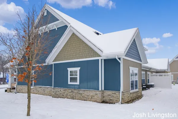 $490,000 | 144 Tamarack Lane Northeast, Unit 1B, Rockford, MI 49341