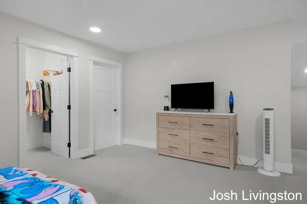 $490,000 | 144 Tamarack Lane Northeast, Unit 1B, Rockford, MI 49341