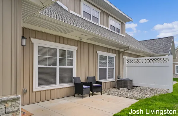 $490,000 | 144 Tamarack Lane Northeast, Unit 1B, Rockford, MI 49341