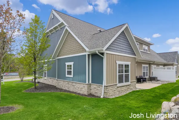 $490,000 | 144 Tamarack Lane Northeast, Unit 1B, Rockford, MI 49341
