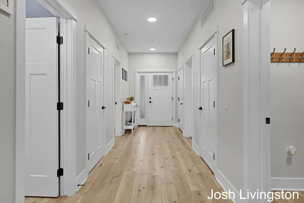 $490,000 | 144 Tamarack Lane Northeast, Unit 1B, Rockford, MI 49341