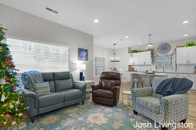 $500,000 | 144 Tamarack Lane Northeast, Unit 1B, Rockford, MI 49341