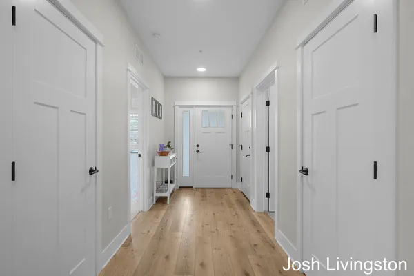 $490,000 | 144 Tamarack Lane Northeast, Unit 1B, Rockford, MI 49341