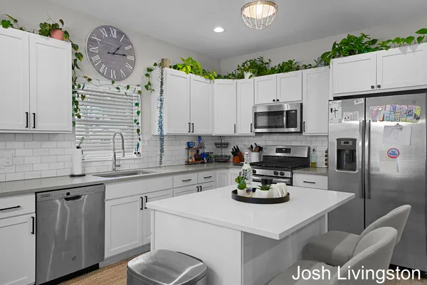 $490,000 | 144 Tamarack Lane Northeast, Unit 1B, Rockford, MI 49341