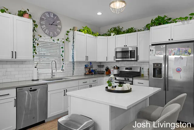 $500,000 | 144 Tamarack Lane Northeast, Unit 1B, Rockford, MI 49341