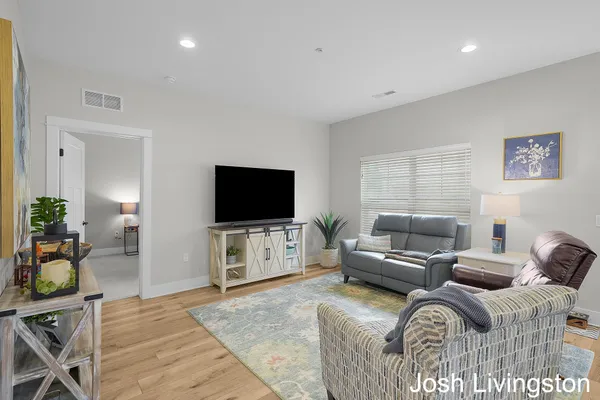 $490,000 | 144 Tamarack Lane Northeast, Unit 1B, Rockford, MI 49341