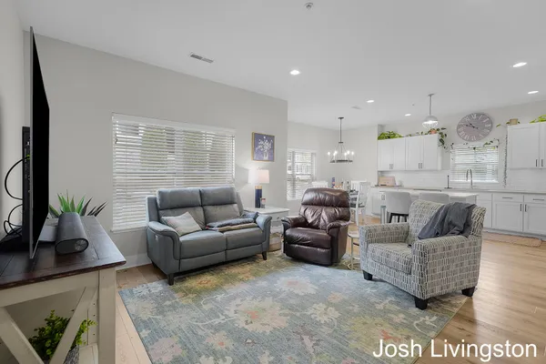 $490,000 | 144 Tamarack Lane Northeast, Unit 1B, Rockford, MI 49341