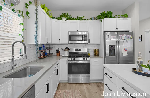 $500,000 | 144 Tamarack Lane Northeast, Unit 1B, Rockford, MI 49341