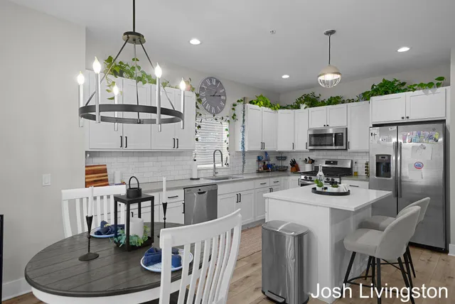 $500,000 | 144 Tamarack Lane Northeast, Unit 1B, Rockford, MI 49341