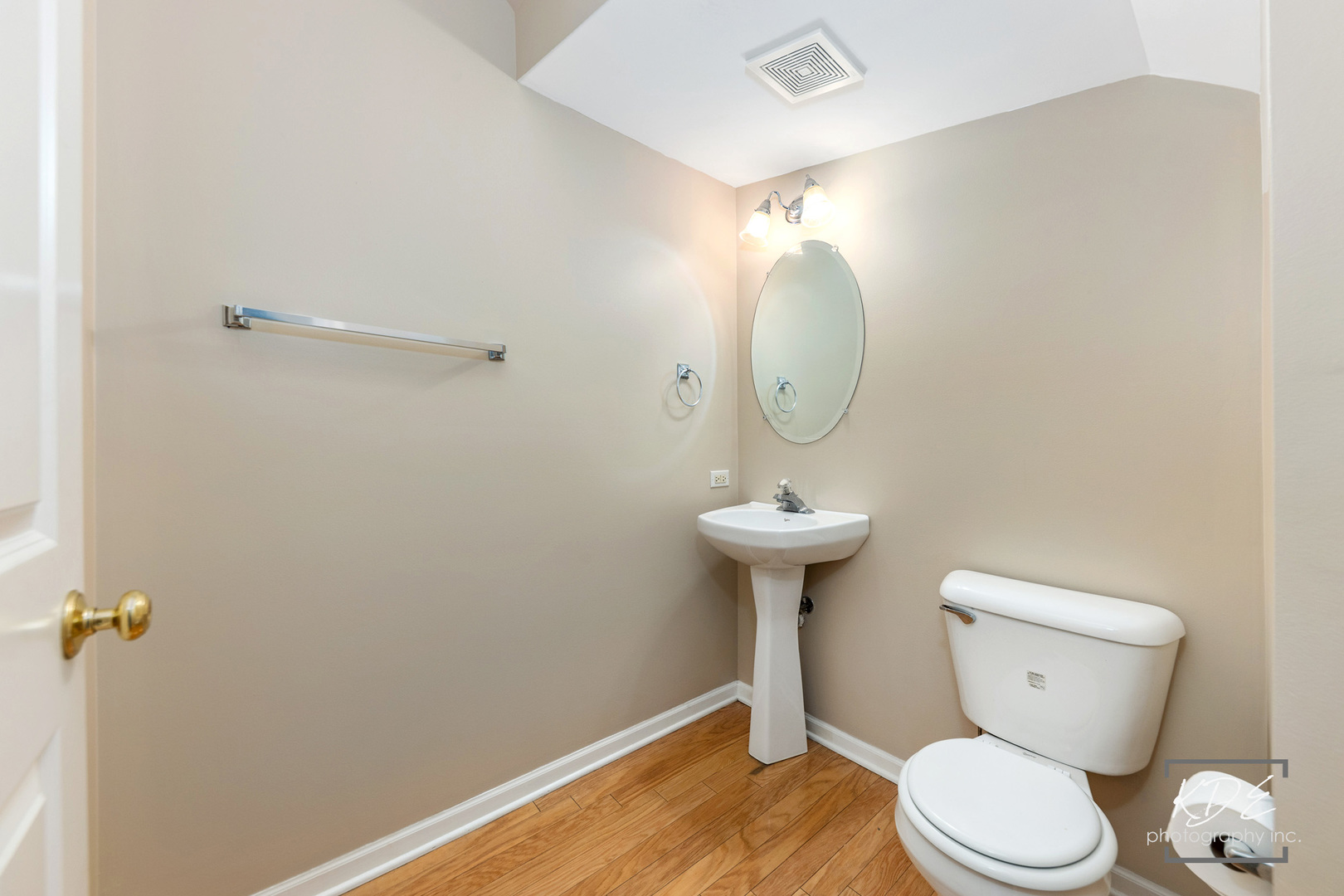 S044 Lee Court Winfield, IL 60190 - Photo 9 of 25 a bathroom with a toilet sink and mirror
