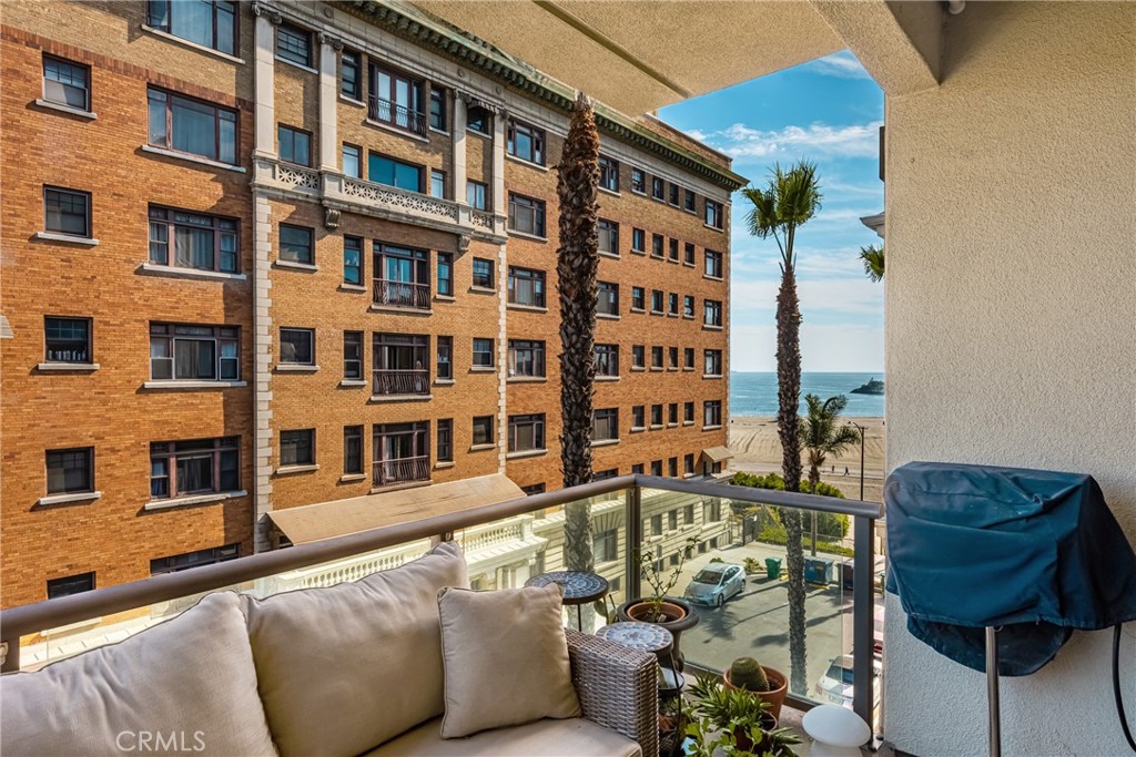 1000 East Ocean Boulevard, Unit 613 Long Beach, CA 90802 - Photo 29 of 65 a view of a building from a balcony