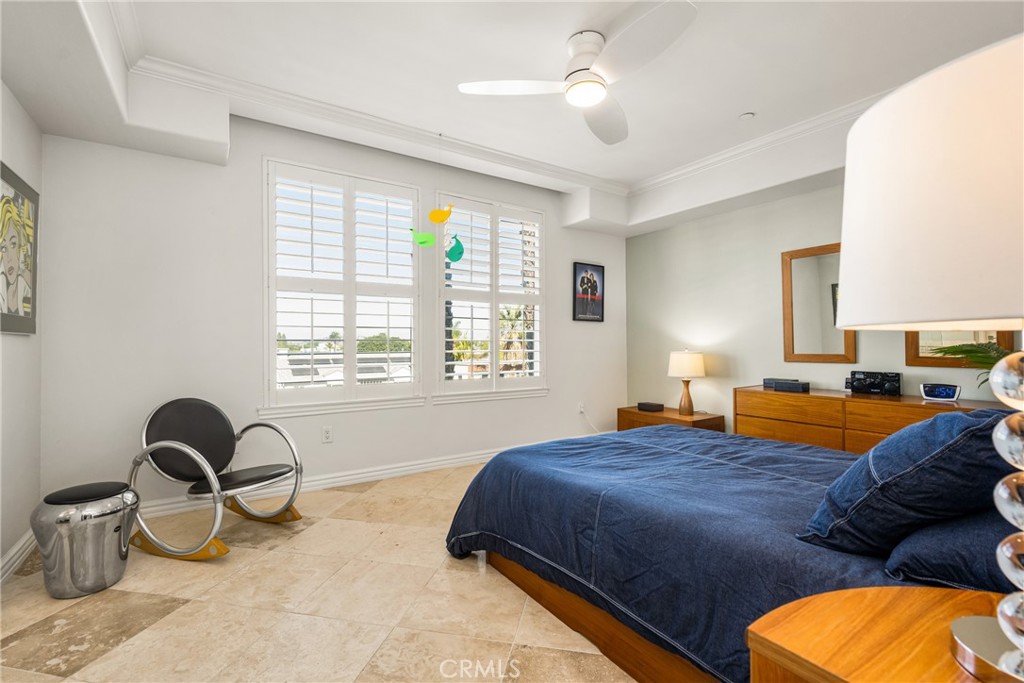 1000 East Ocean Boulevard, Unit 613 Long Beach, CA 90802 - Photo 31 of 65 a bedroom with a bed and dresser