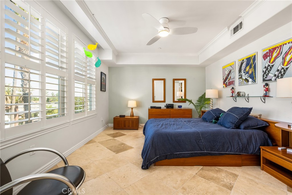 1000 East Ocean Boulevard, Unit 613 Long Beach, CA 90802 - Photo 32 of 65 a bedroom with a bed couch and a window