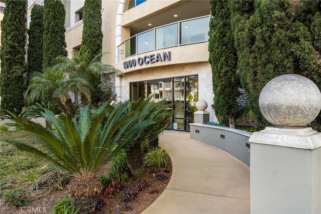 1000 East Ocean Boulevard, Unit 613 Long Beach, CA 90802 - Photo 45 of 65 a front view of a house with garden
