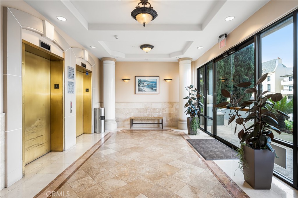 1000 East Ocean Boulevard, Unit 613 Long Beach, CA 90802 - Photo 47 of 65 a hallway with furniture and a potted plant