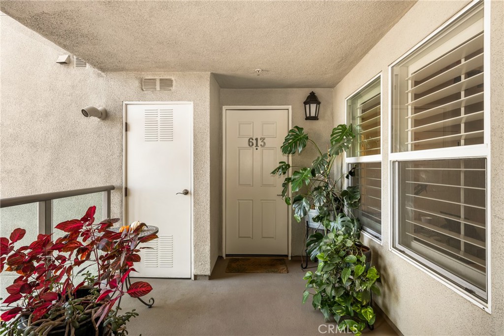 1000 East Ocean Boulevard, Unit 613 Long Beach, CA 90802 - Photo 6 of 65 a view of a potted plants in front of a door