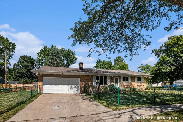 $205,000 | 3100 Glenbrook Drive, Lansing, MI 48911