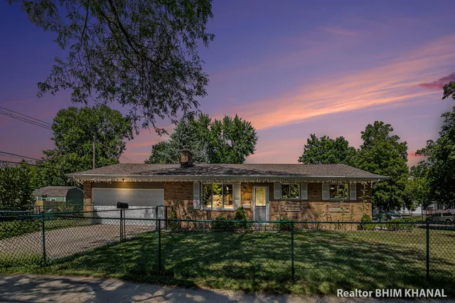 $205,000 | 3100 Glenbrook Drive, Lansing, MI 48911