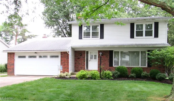 $329,900 | 4805 Maple Hill Drive, Seven Hills, OH 44131