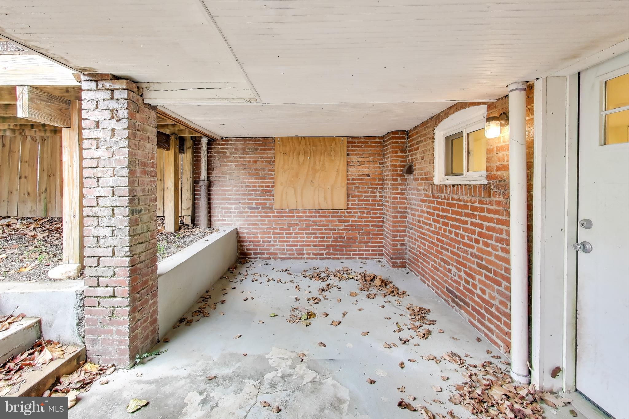 628 Madison Street Northwest Washington, DC 20011 - Photo 43 of 47 a bathroom with a sink and a bathtub