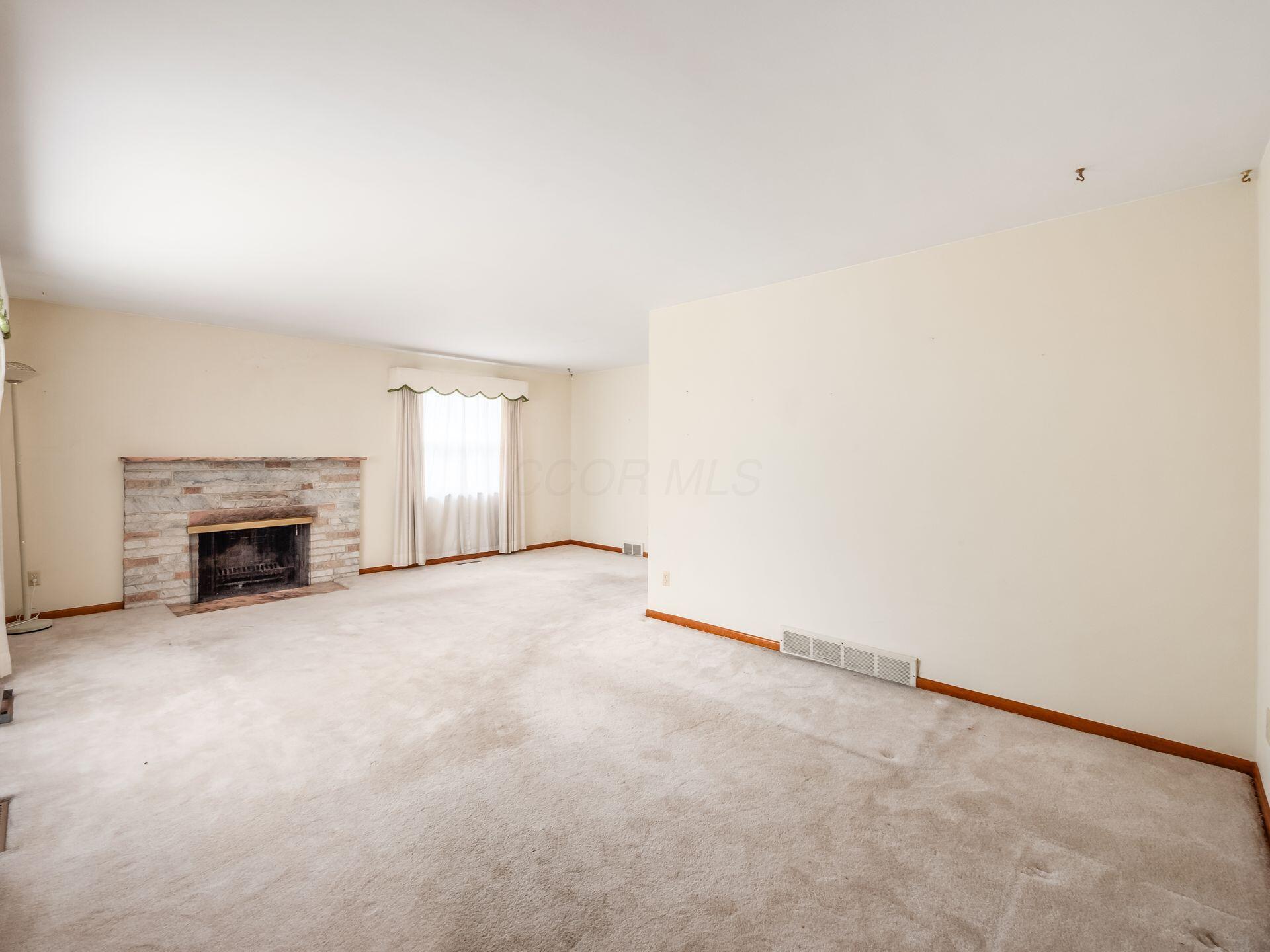 380 Topsfield Road Columbus, OH 43228 - Photo 10 of 42