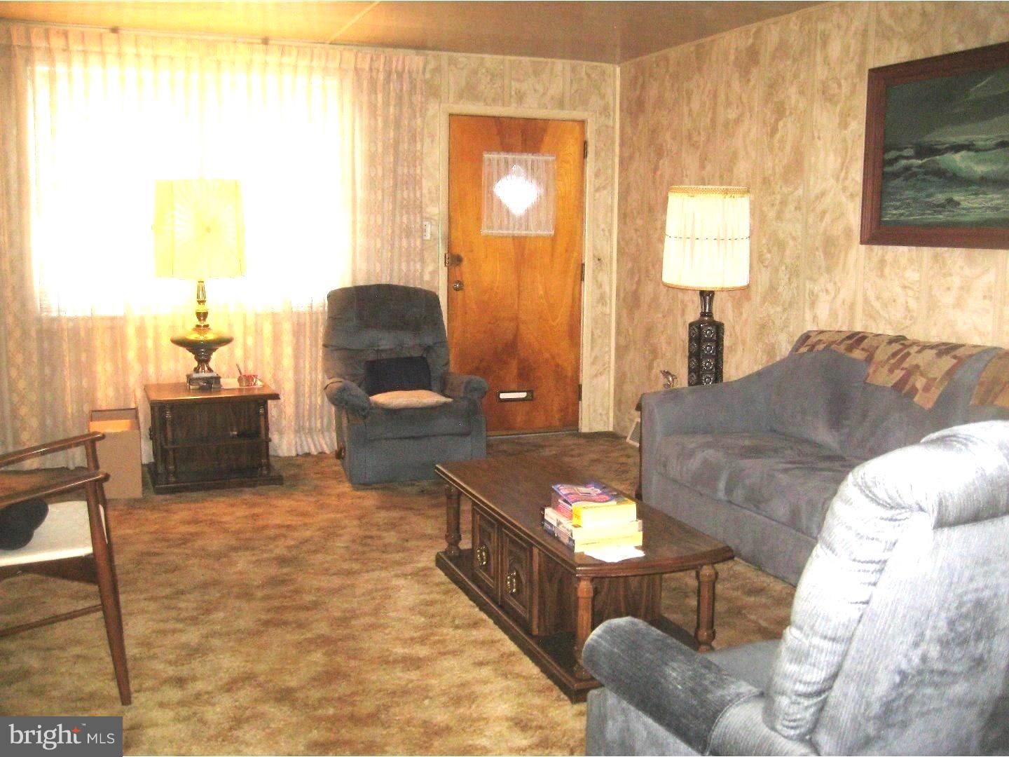 9078 Wesleyan Road Philadelphia, PA 19136 - Photo 3 of 20 Living Room