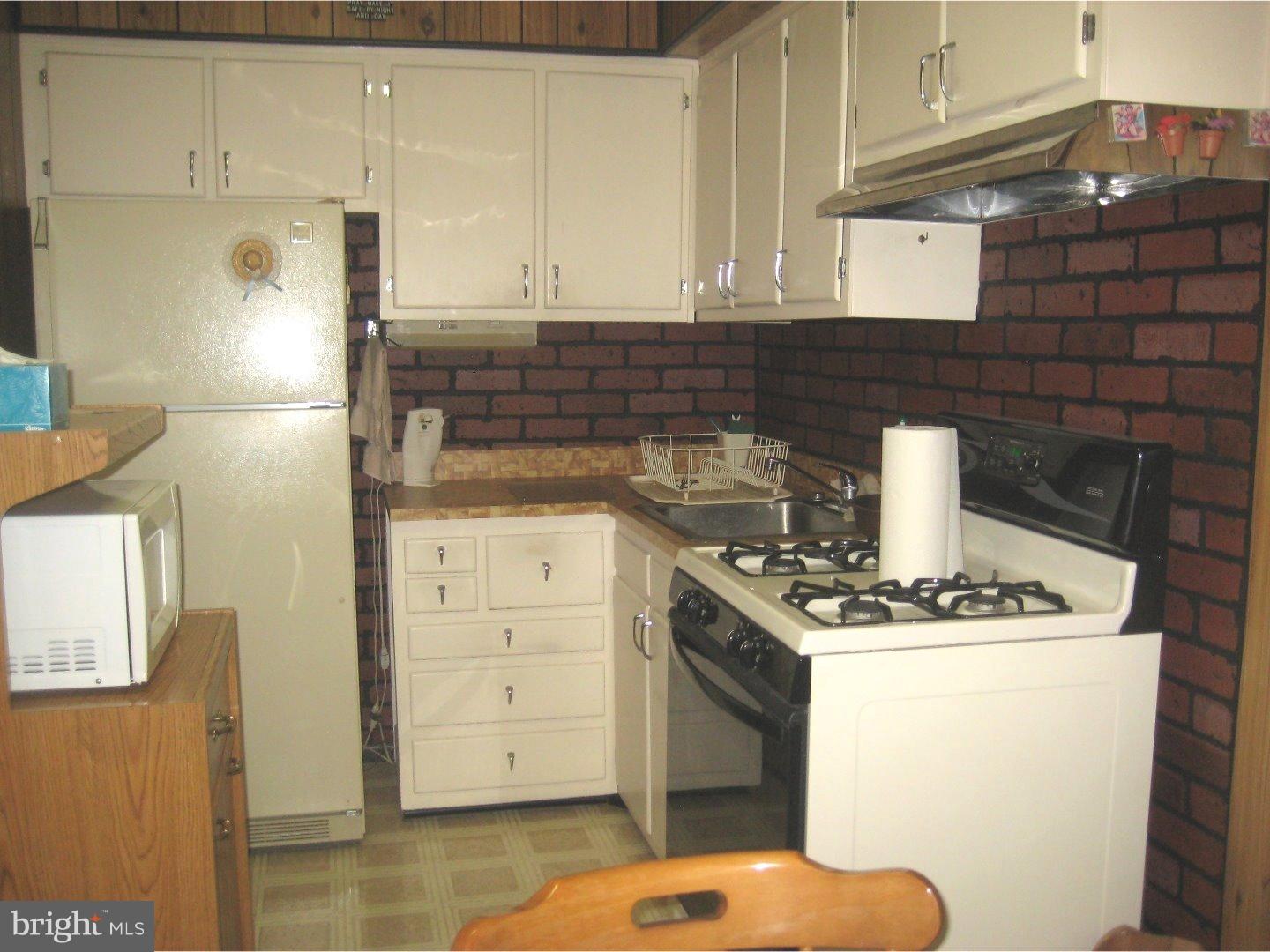 9078 Wesleyan Road Philadelphia, PA 19136 - Photo 6 of 20 Kitchen