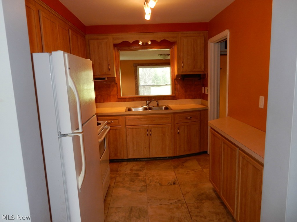 10407 Biddulph Road Cleveland, OH 44144 - Photo 7 of 12 Gallery Image 7