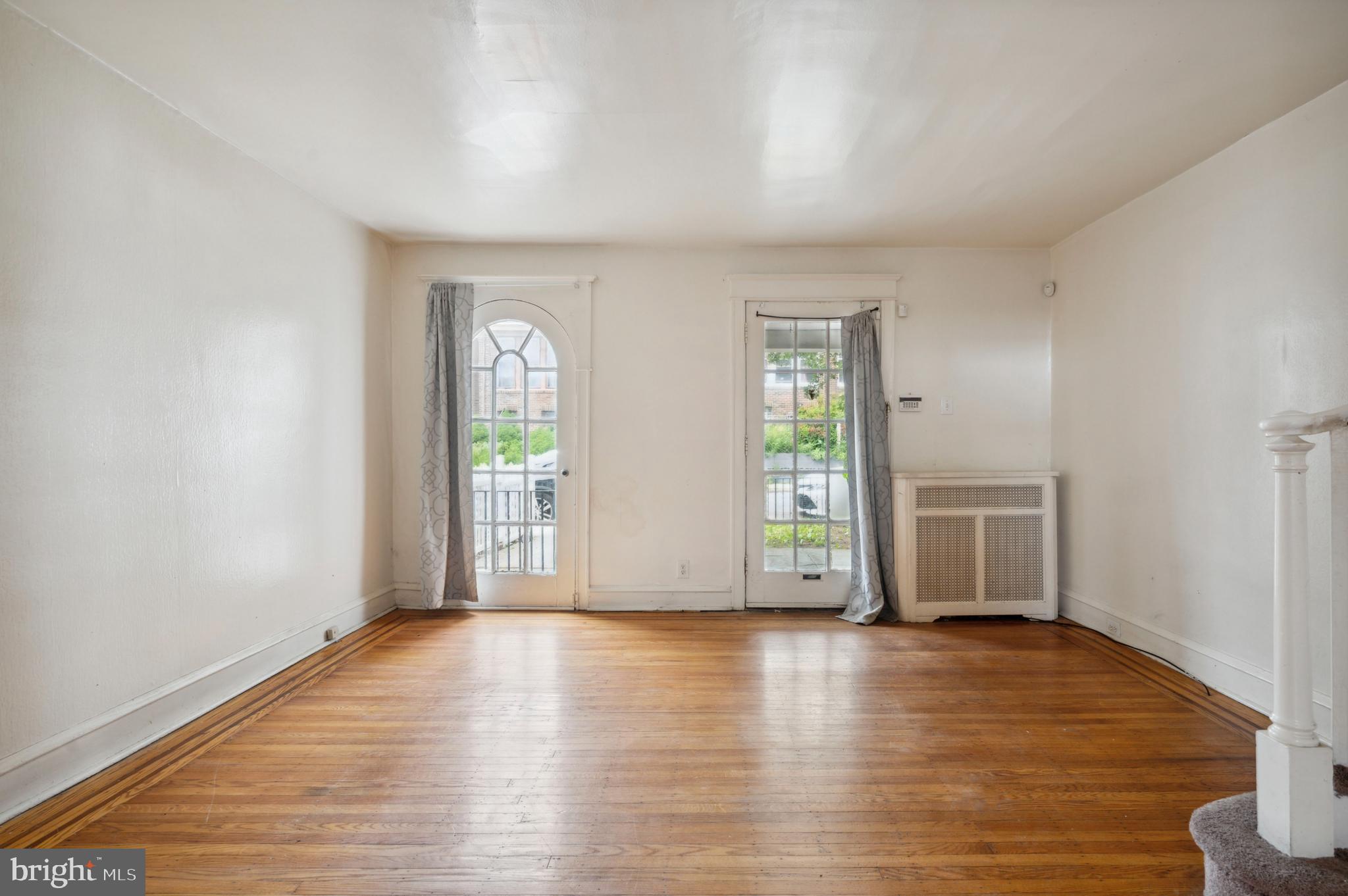 275 Copley Road Upper Darby, PA 19082 - Photo 6 of 24 Living Room