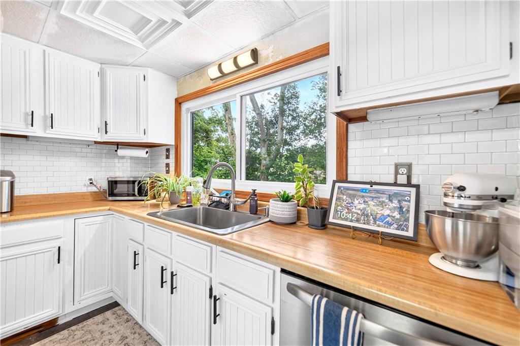 4004 Noblestown Road Oakdale, PA 15071 - Photo 7 of 50 Great natural light