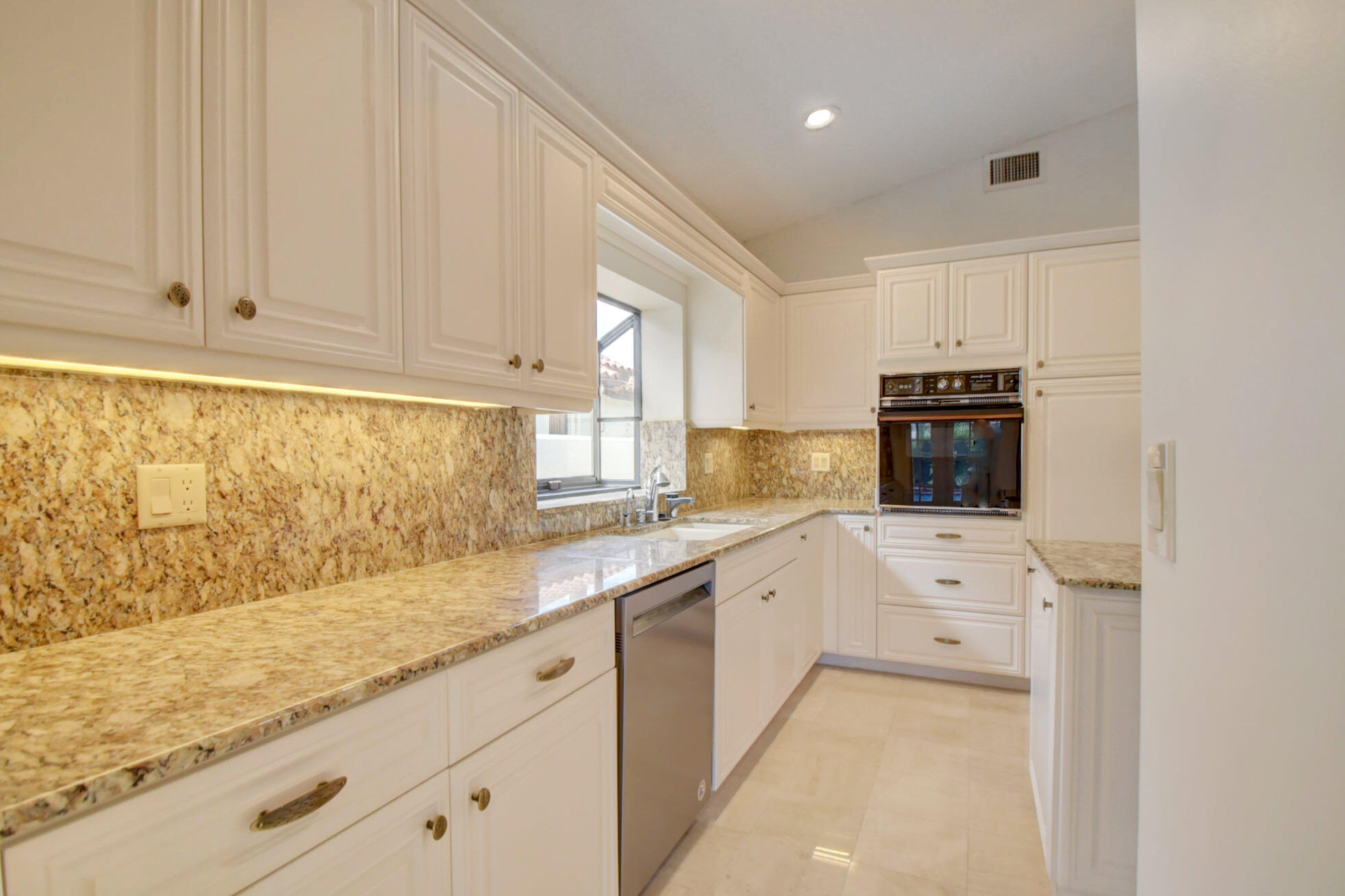 22595 Esplanada Circle Boca Raton, FL 33433 - Photo 15 of 50 22