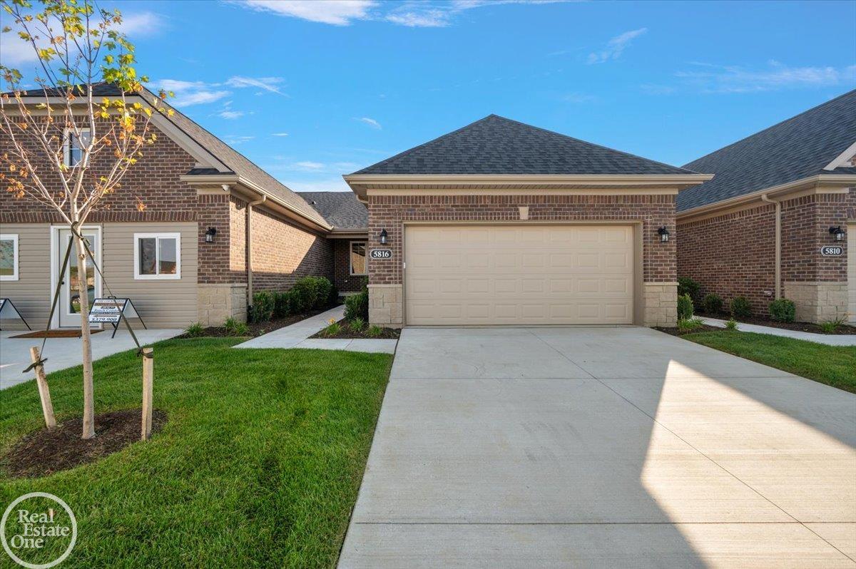 5816 Greenview, Unit #2 Warren, MI 48092 - Photo 6 of 58 Gallery Image 6