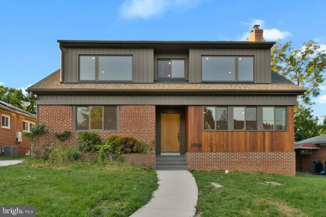 a house view with a outdoor space