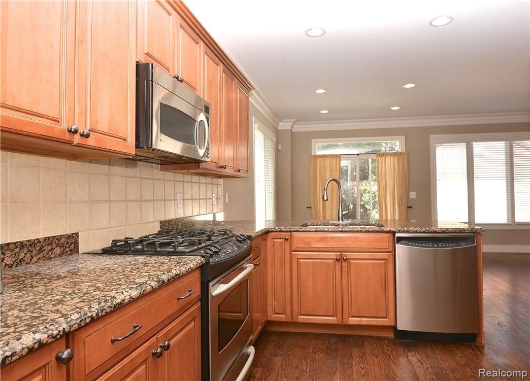 809 Ruffner Avenue Birmingham, MI 48009 - Photo 4 of 27 11.jpg