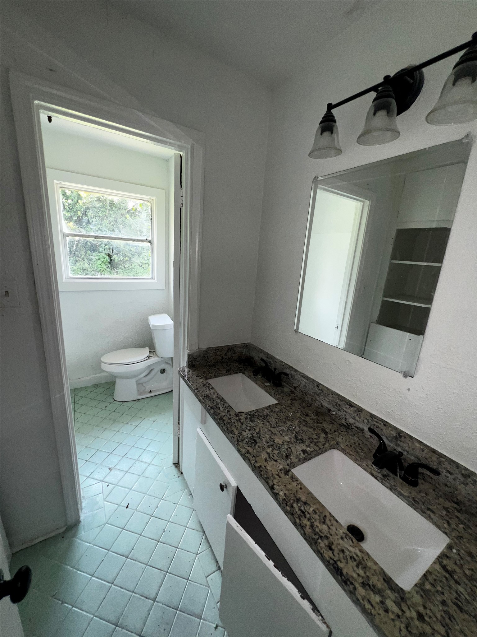 9306 St Lo Road Houston, TX 77033 - Photo 10 of 12 Gallery Image 10