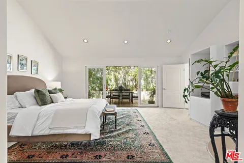 $2,125,000 | 10055 Reevesbury Drive, Beverly Hills, CA 90210