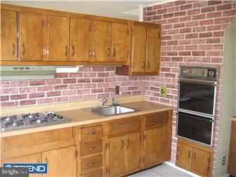 2833 Nature Road Philadelphia, PA 19154 - Photo 3 of 9 Kitchen