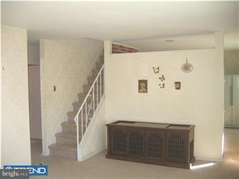 2833 Nature Road Philadelphia, PA 19154 - Photo 5 of 9 Living Room